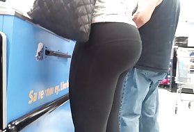 占主导地位的金发女郎在自制凸轮上乱搞她性奴隶的屁股
