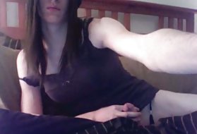 热的女用贴身内衣裤的俏丽的学生自慰在电话的照相机的猫