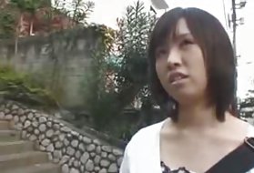 年轻的色情女星从三个huyov硬抽精子