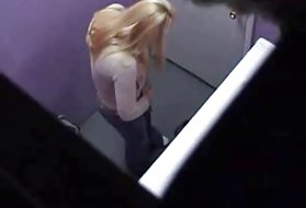 关心妈妈与硅胶山雀他妈的阴道cums