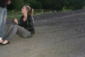 成熟的丰满妻子吮吸和疯狂的丈夫的公鸡