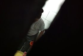 她丈夫的丈夫再次陷入成熟的德国妻子的贪婪和贪婪的嘴里