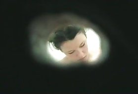 成熟的金发女郎硬捏肛门空心