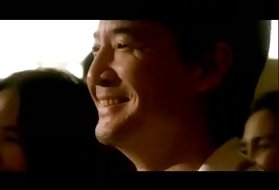 大屁股成熟的黑人女子准备在床上忍受癌症，并得到一个很酷的嗡嗡声