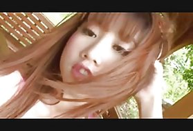 年轻的西班牙婊子也不反对打开鸡巴